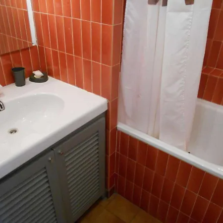 Avec Terrasse, Parking Et Jardin - 4 Couchages - - Fr-1-250-222